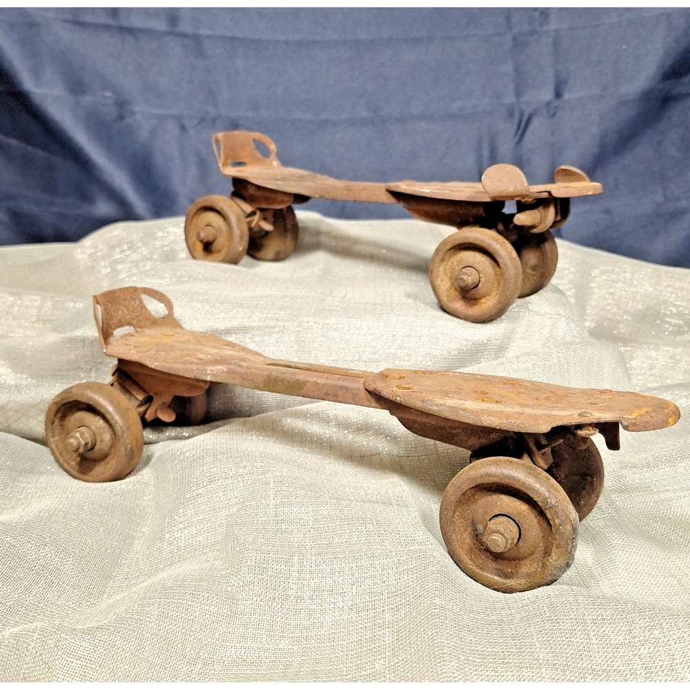 Vintage Metal Roller Skates Rusted Winter Decor Craft Holiday Classic Parts Only